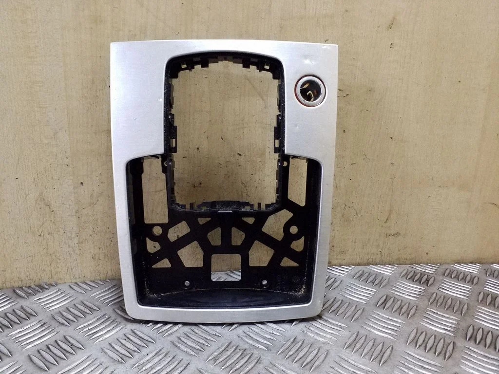 Pozostałe elementy konsoli środkowej (tunelu) 4L0864261