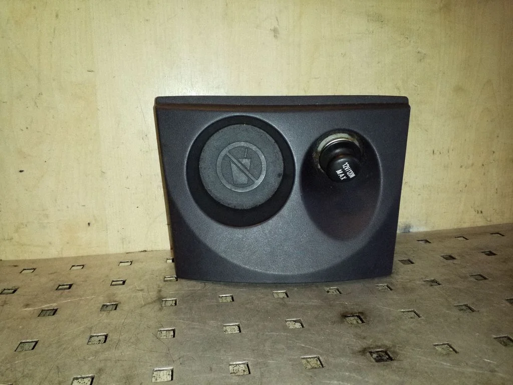 Cita centrālās konsoles (tuneļa) detaļa 8011A077