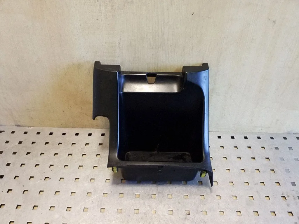 Cita centrālās konsoles (tuneļa) detaļa 5880460260