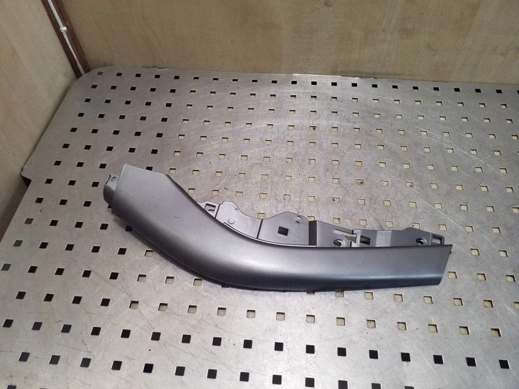 Cita centrālās konsoles (tuneļa) detaļa 8011A069