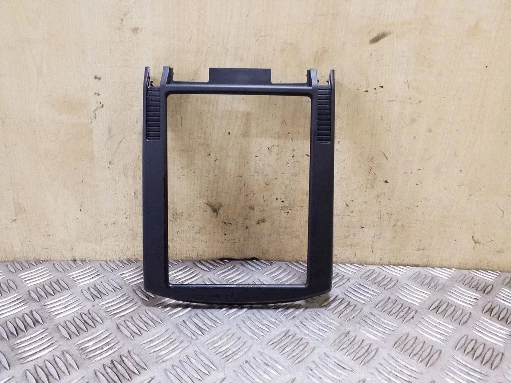 Kita centrinė konsolės (tunelio) detalė