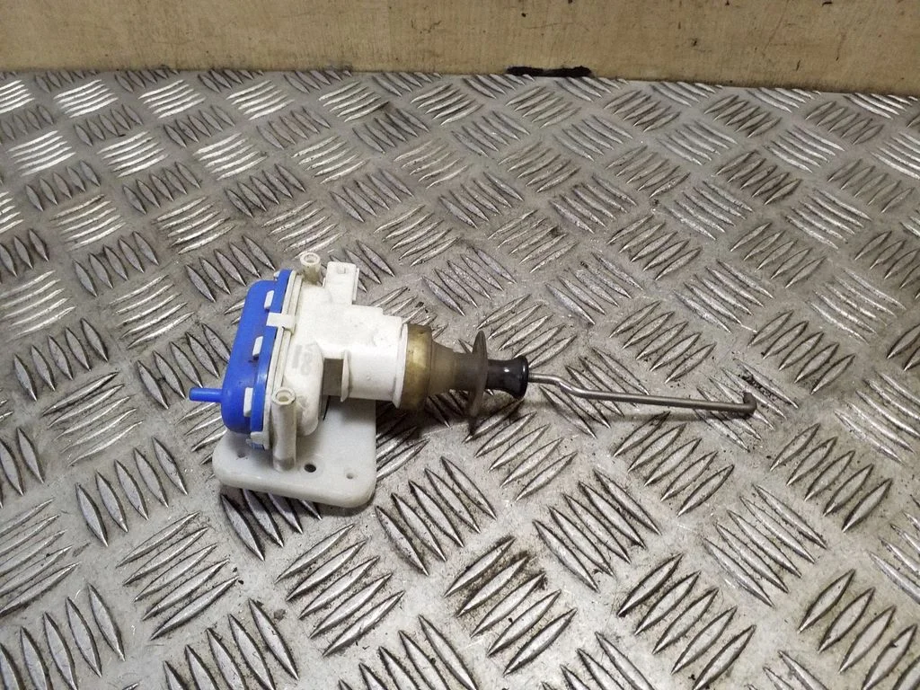Centrālās atslēgas motoriņš