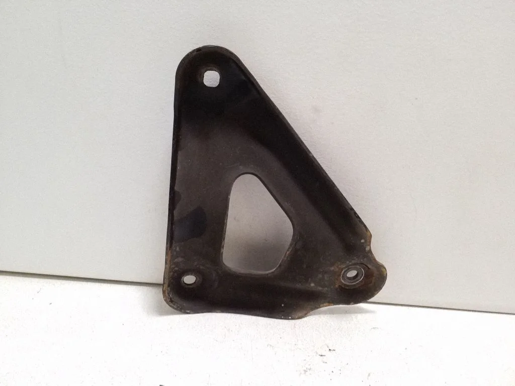 Other front suspension part – left
