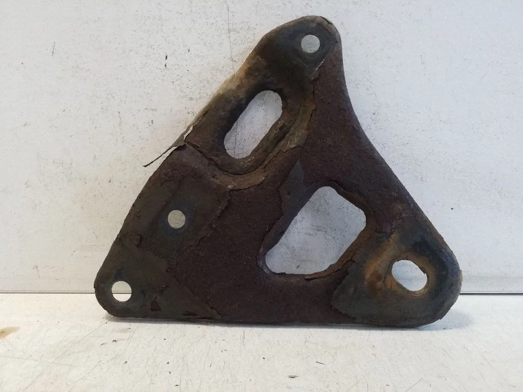 Other front suspension part – left