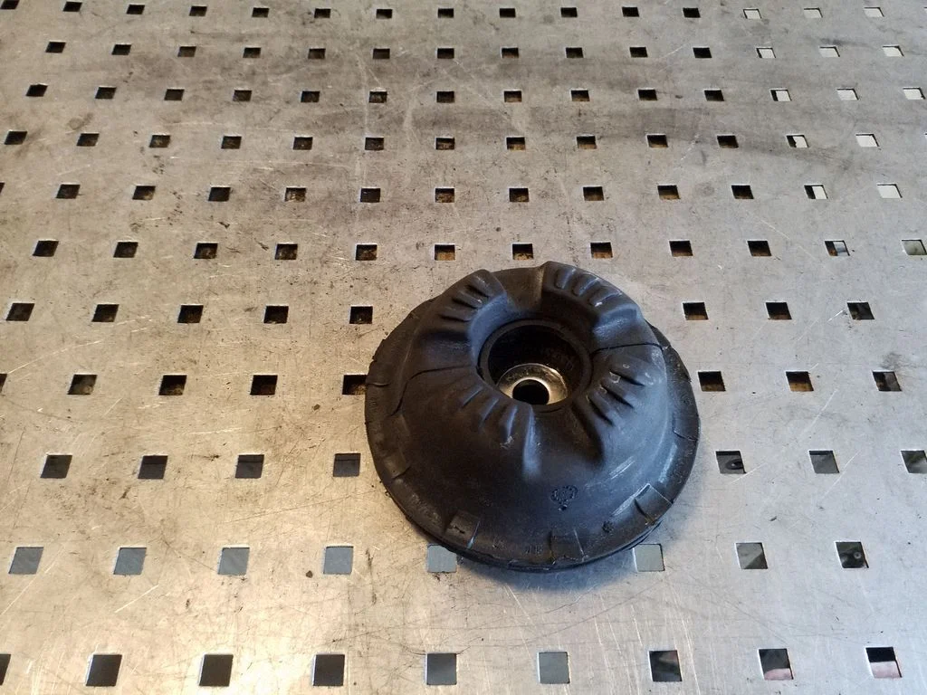 Other front suspension part 8E0412377C