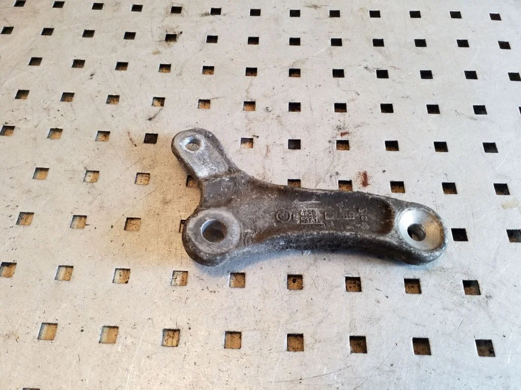 Other front suspension part 67585271