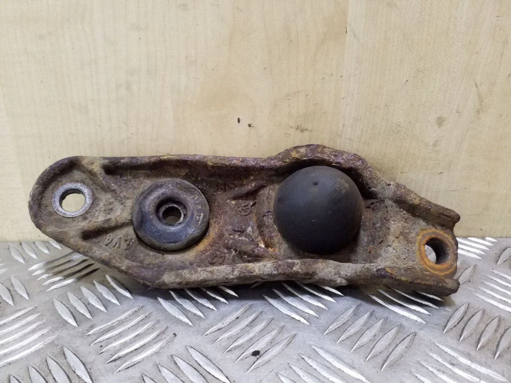 Other front suspension part – front right