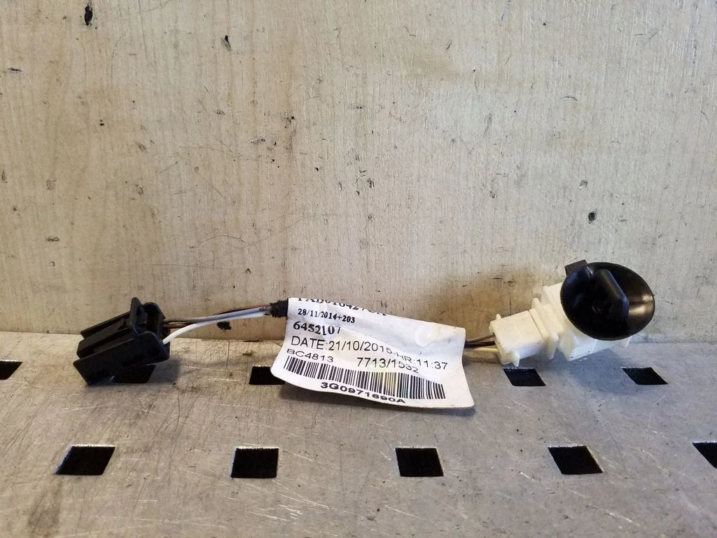 Citi vadi/instalācija 3G0971690A