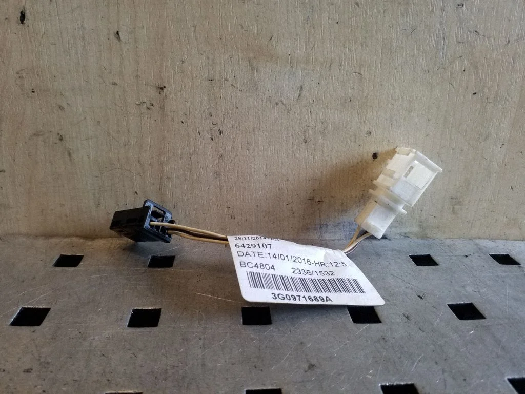 Citi vadi/instalācija 3G0971689A