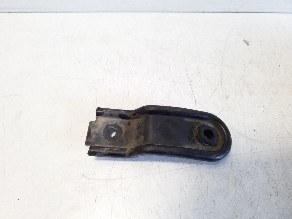 Radiator mount bracket
