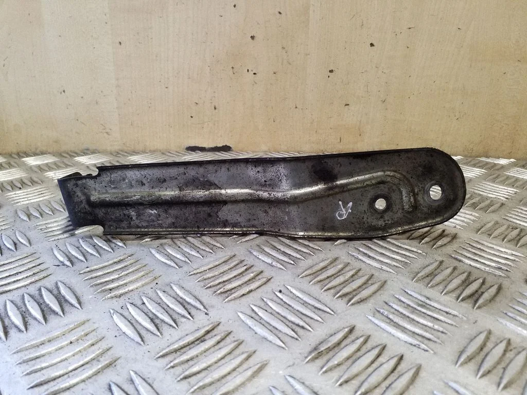 Radiator mount bracket – Suzuki Grand Vitara II (2006-2016)
