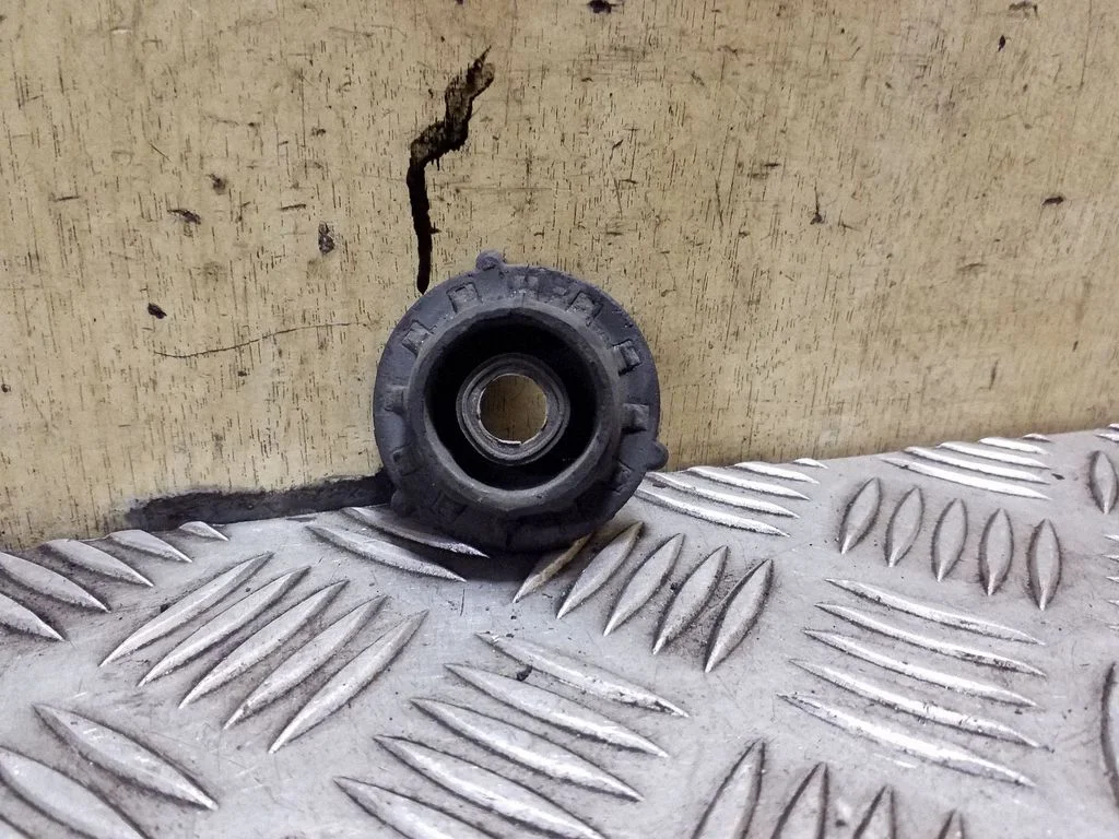 Radiaatori kinnitusklamber – KIA Sorento (2010-2014)