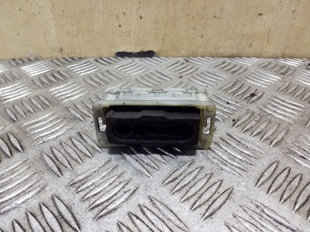 Radiaatori kinnitusklamber – Citroen C4 Grand Picasso (2013-2018)