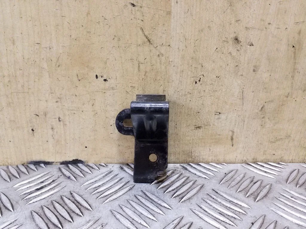 Radiaatori kinnitusklamber 21542JD20B