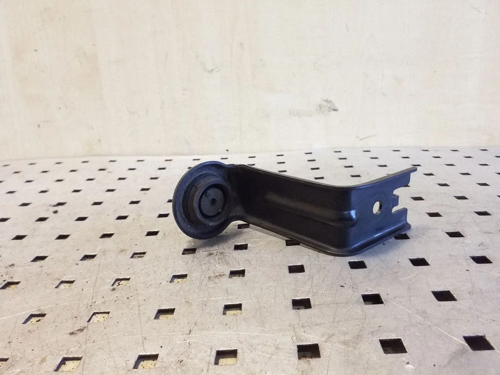 Radiator mount bracket – Toyota Auris 150 (2006-2012)