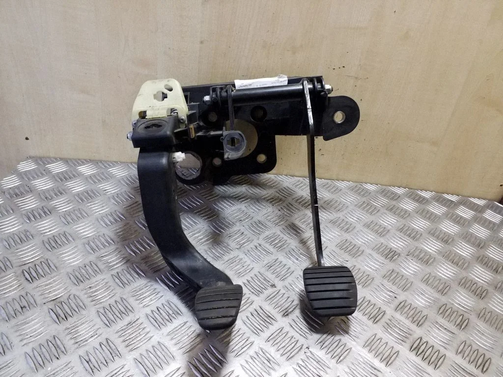 Pedal assembly 465102209R