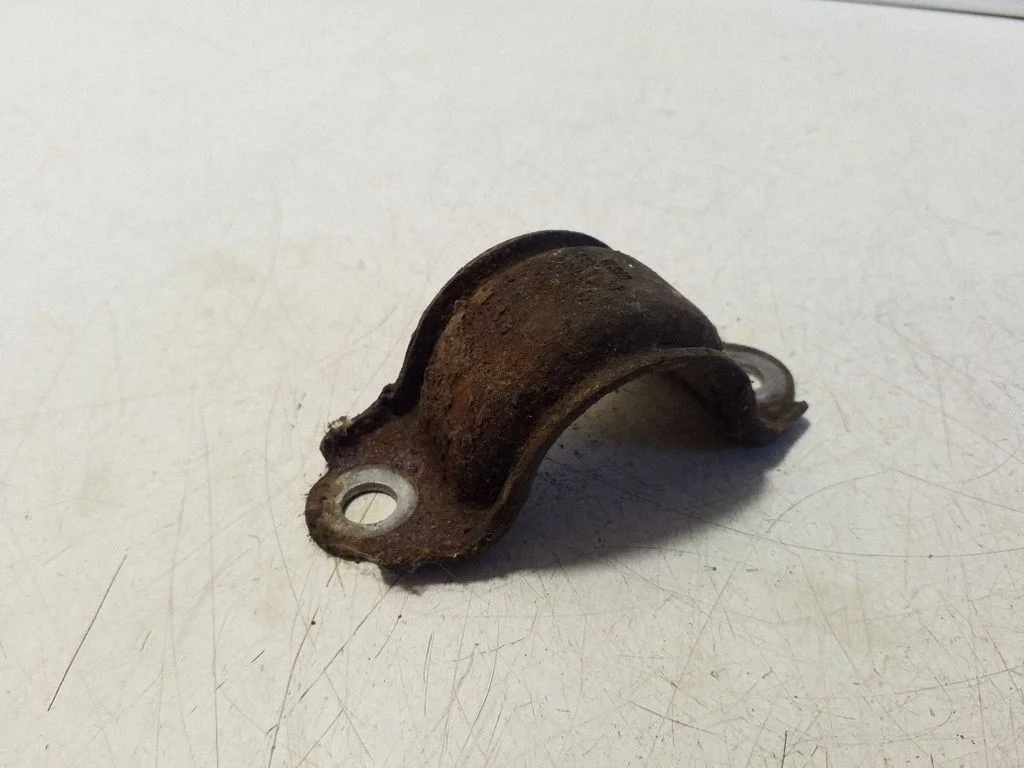 Sway bar bush bracket, front 4D0411336G