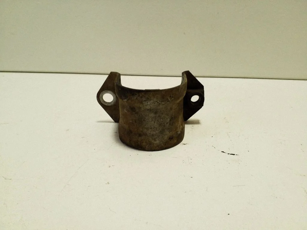 Sway bar bush bracket, front