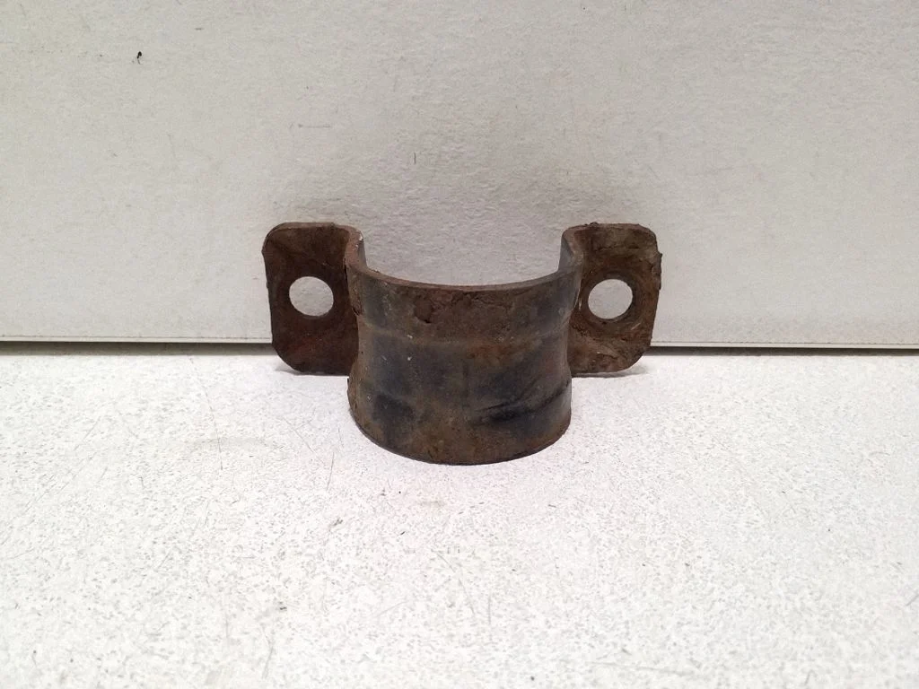 Sway bar bush bracket, front