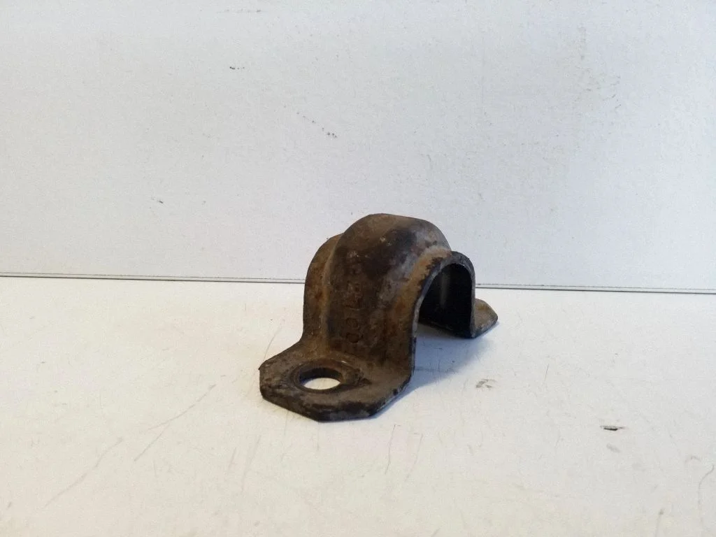 Stabilisaatori puksi klamber (esiosa) CN155B193AA