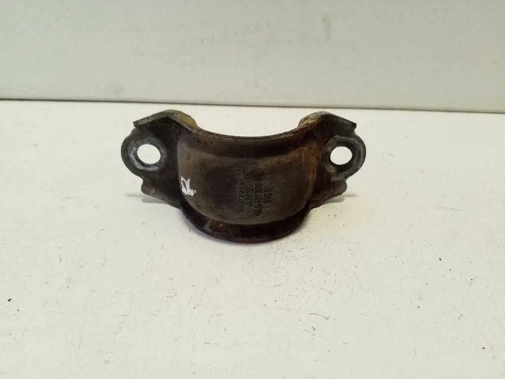 Stabilizatora turētājs (priekšpuse) 4D0411336G
