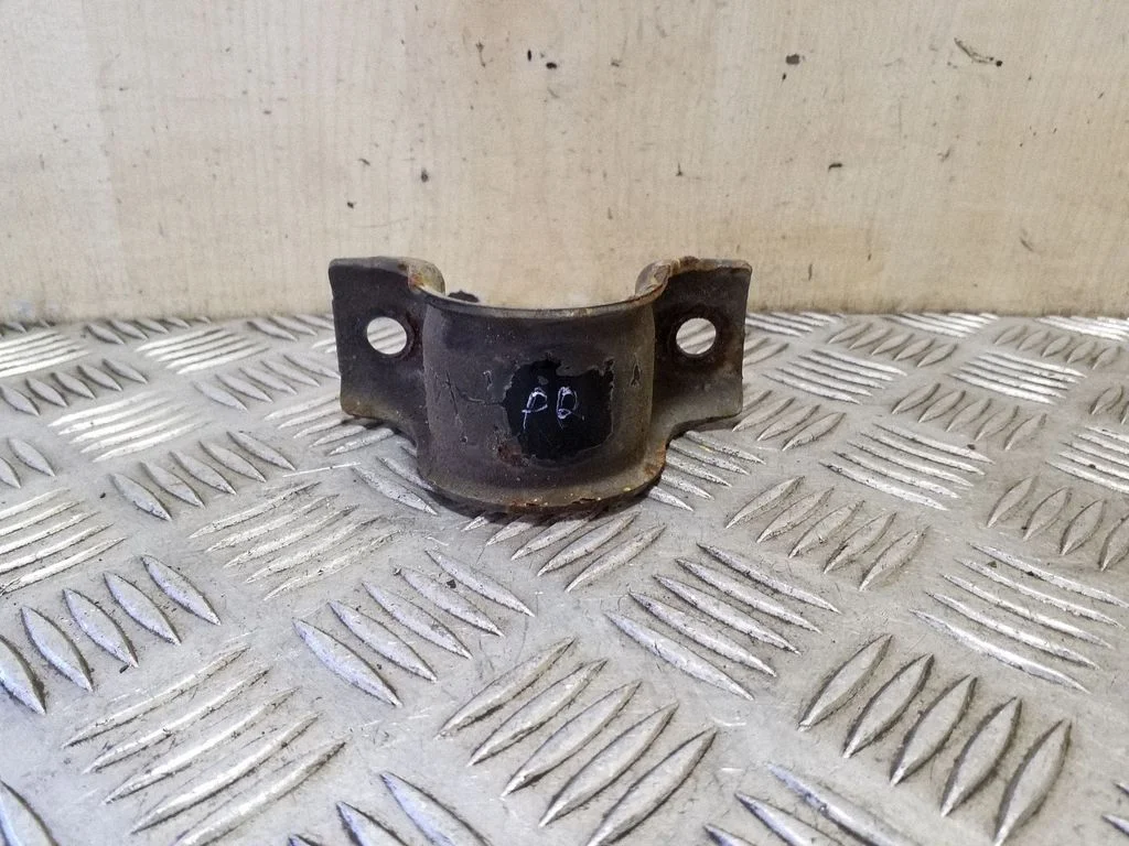 Sway bar bush bracket, front A9063230040