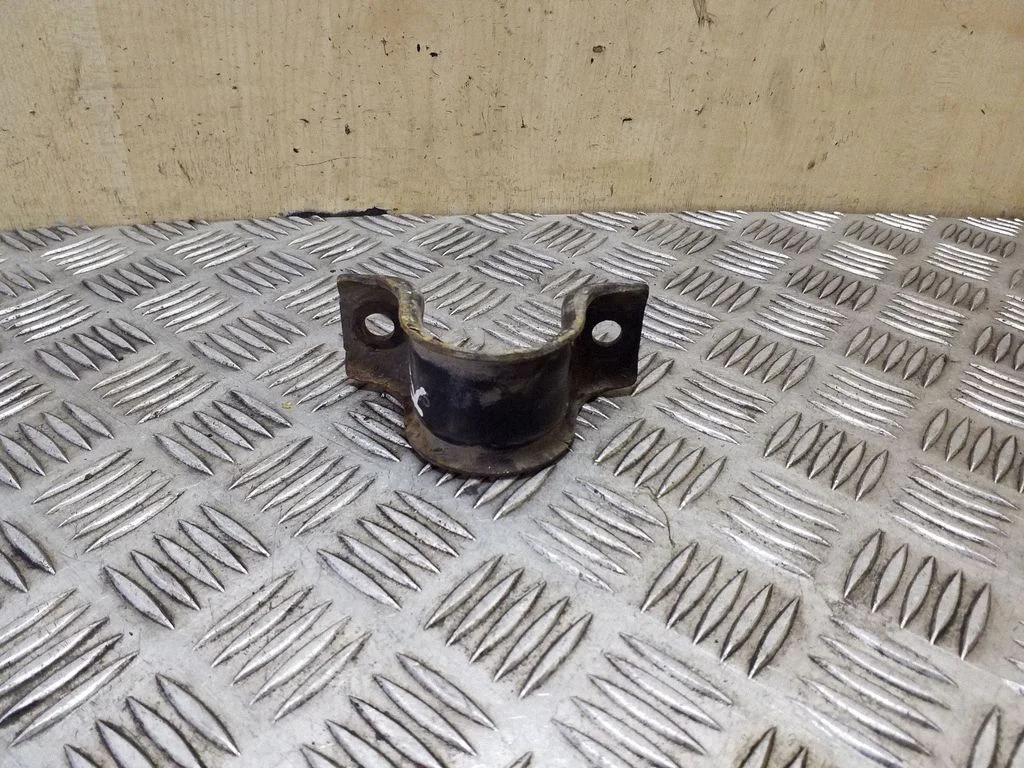 Sway bar bush bracket, front – Volkswagen Crafter (2006-2016)