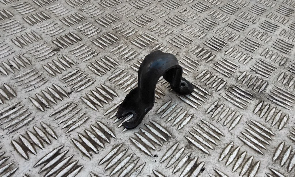 Sway bar bush bracket, front