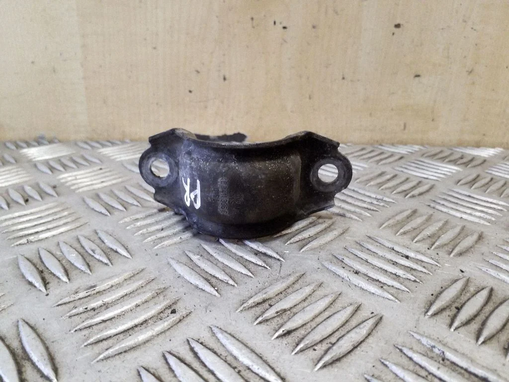 Stabilizatora turētājs (priekšpuse) 4D0411336G