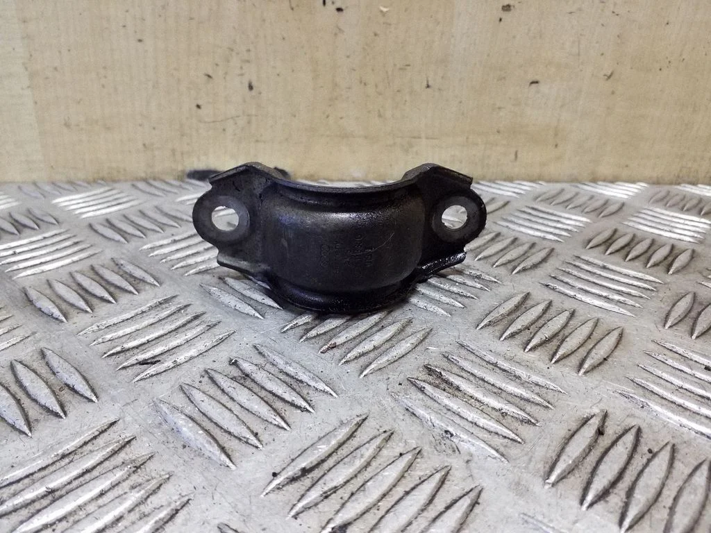 Stabilizatora turētājs (priekšpuse) 4D0411336G