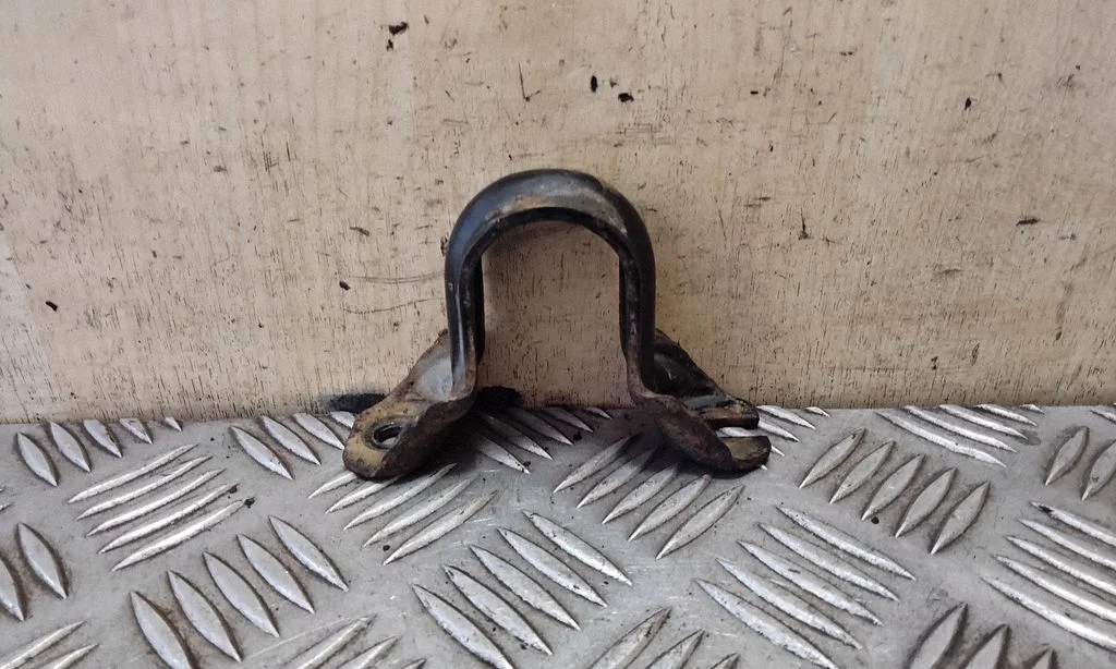 Stabilisaatori puksi klamber (esiosa)