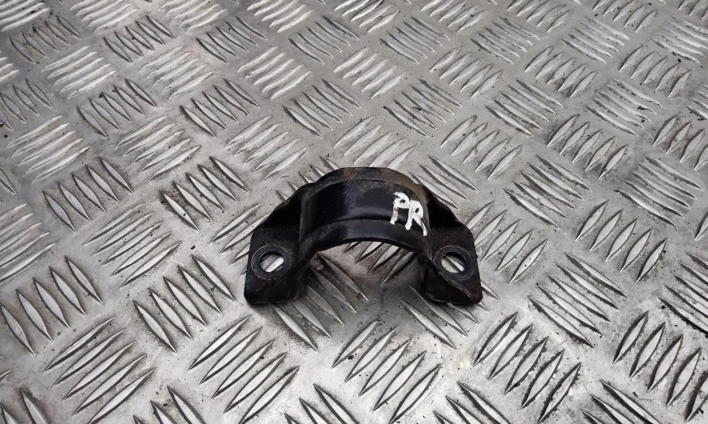 Sway bar bush bracket, front