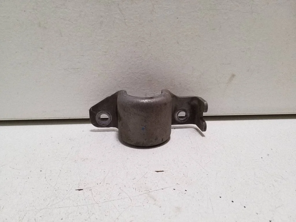 Stabilisaatori puksi klamber (tagumine) – parem