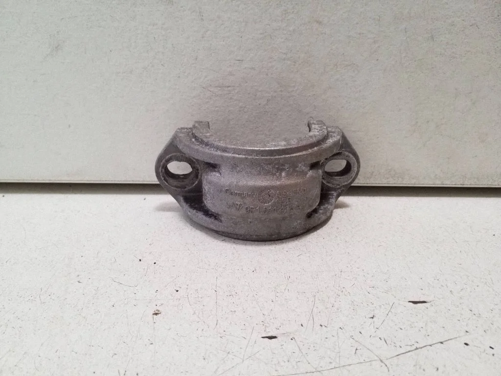 Sway bar bush bracket, rear 9P1511418A