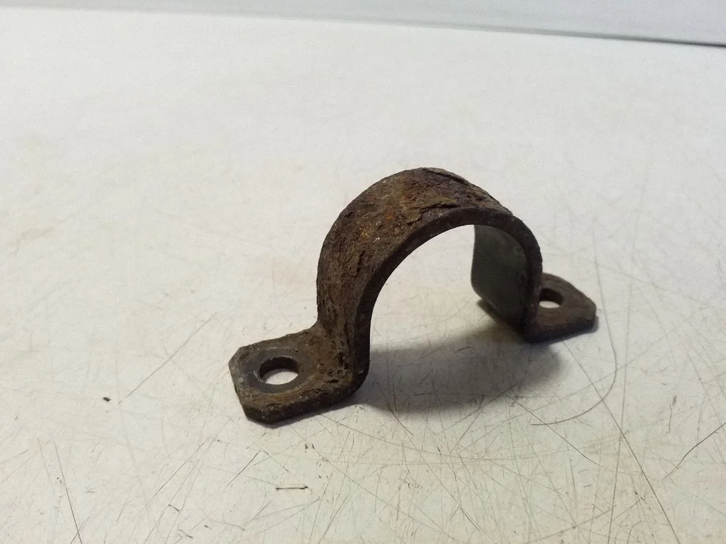 Sway bar bush bracket, rear