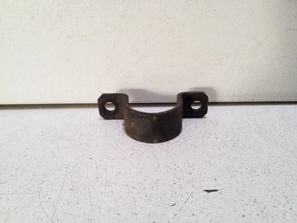 Sway bar bush bracket, rear