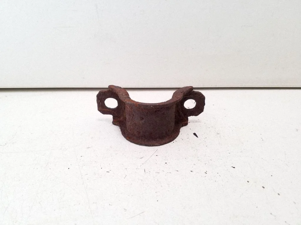 Sway bar bush bracket, rear – Toyota RAV 4 (XA20) (2000-2005)