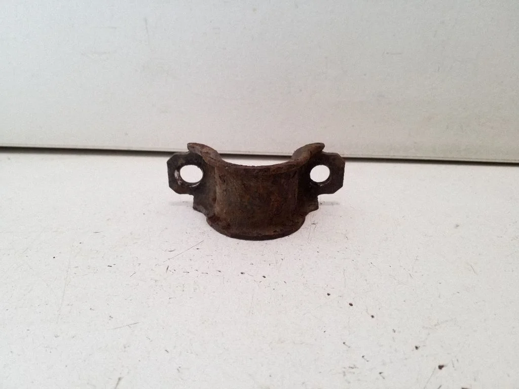 Sway bar bush bracket, rear – Toyota RAV 4 (XA20) (2000-2005)