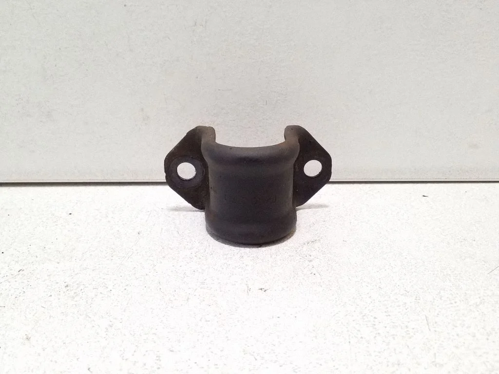 Sway bar bush bracket, rear