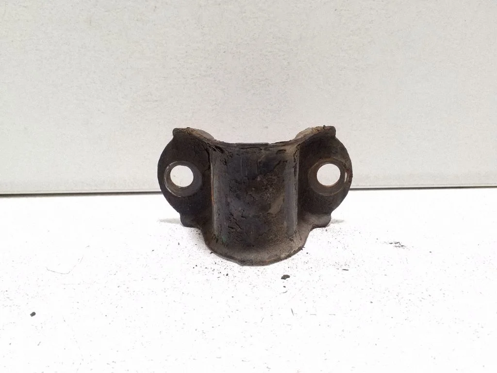 Sway bar bush bracket, rear – Volvo XC60 (2009-2013)