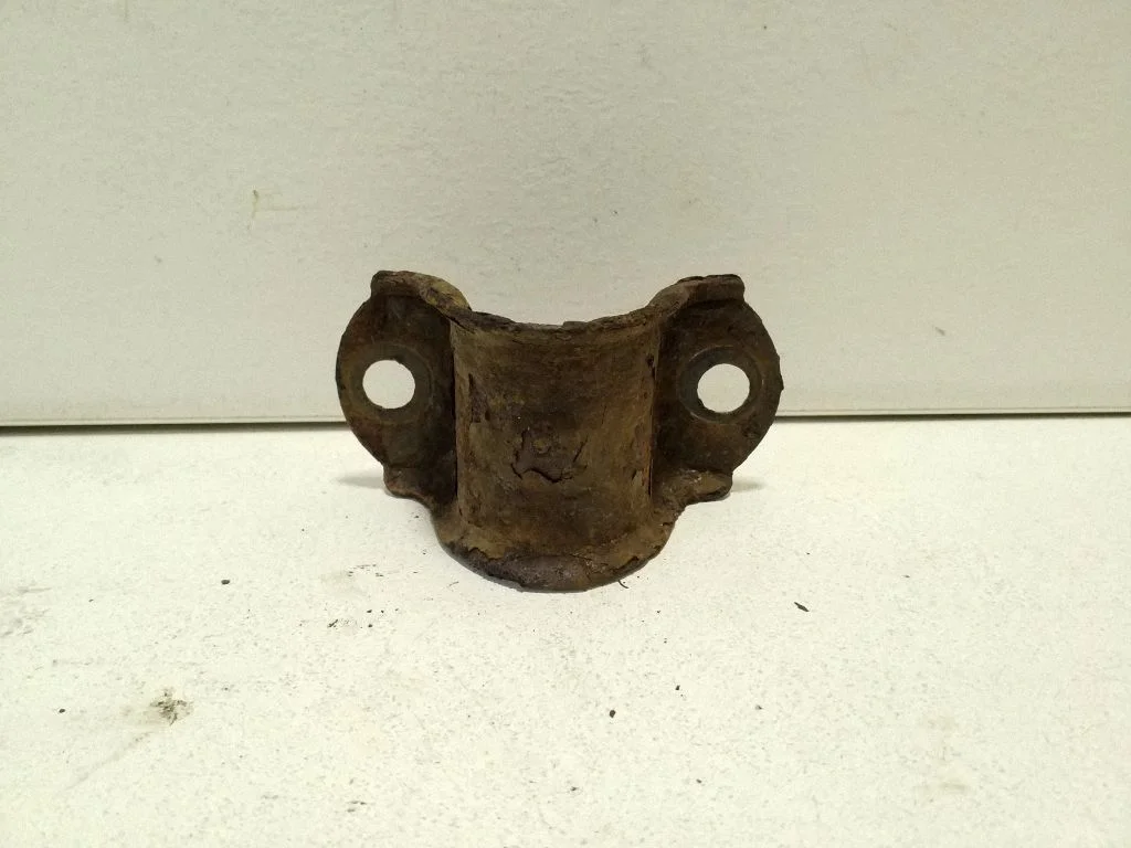 Sway bar bush bracket, rear