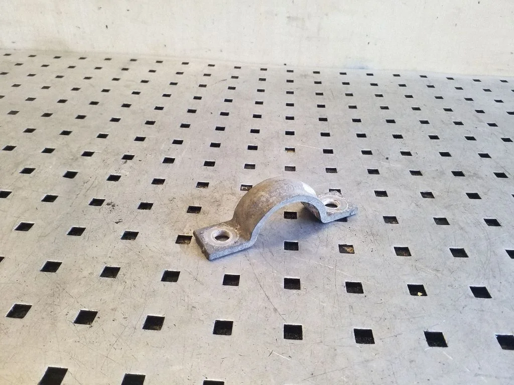 Sway bar bush bracket, rear – Audi Q7 4L (2005-2015)