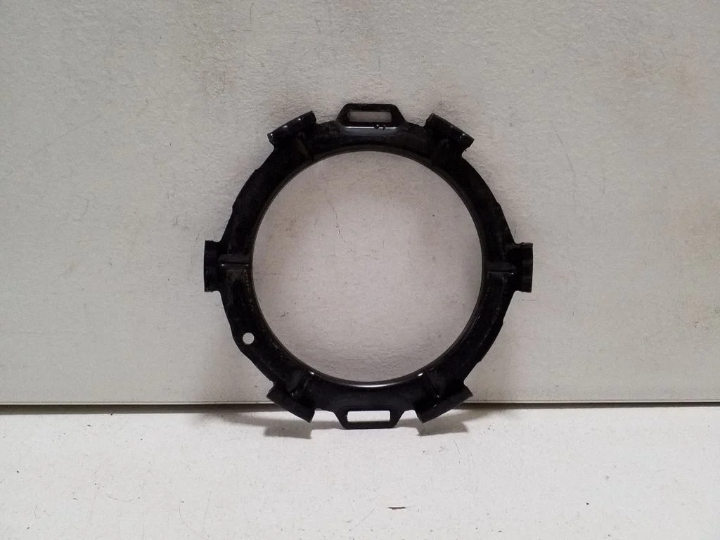In tank fuel pump screw locking ring/nut