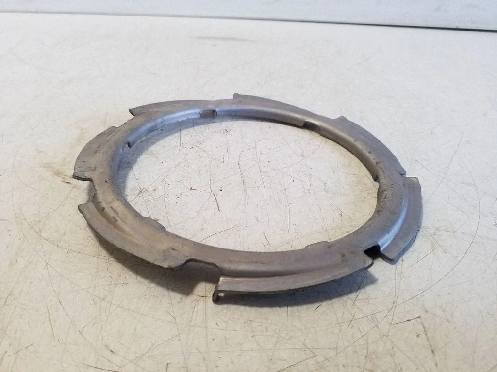 In tank fuel pump screw locking ring/nut