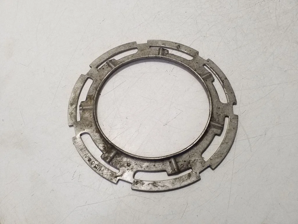 In tank fuel pump screw locking ring/nut 18410005
