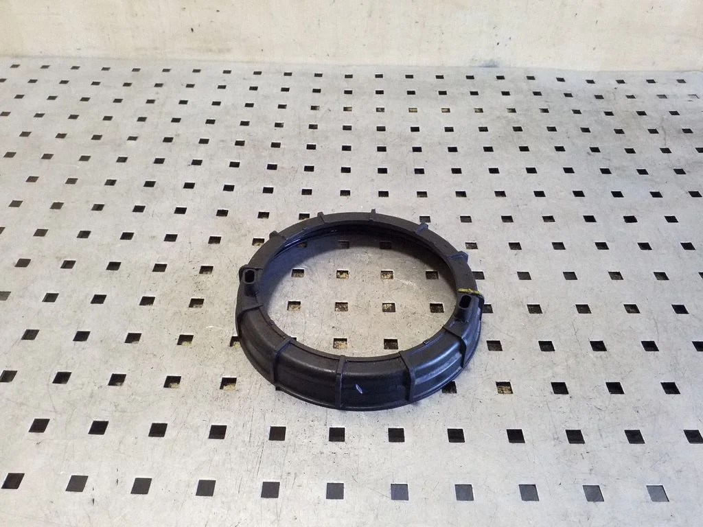 In tank fuel pump screw locking ring/nut 9633283880