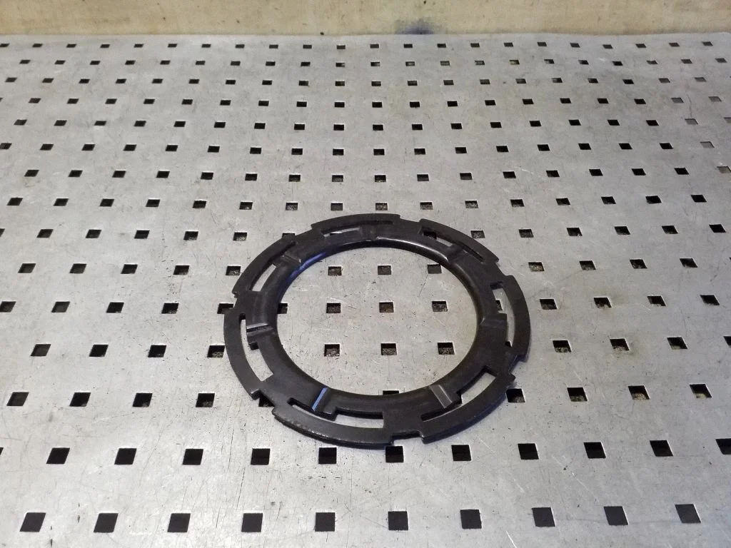 In tank fuel pump screw locking ring/nut