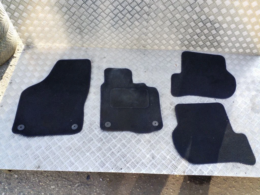 Põrandamattide komplekt – Volkswagen Golf Plus (2005-2013)