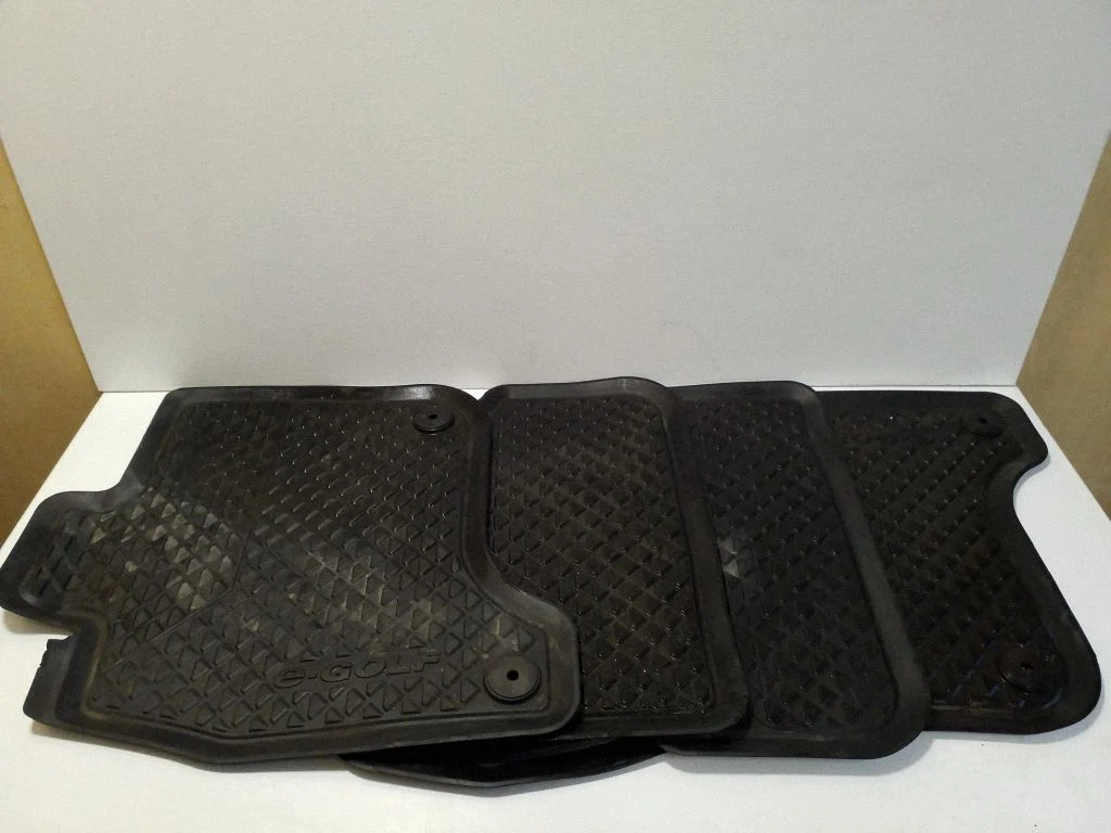 Põrandamattide komplekt – Volkswagen e-Golf (2014-)