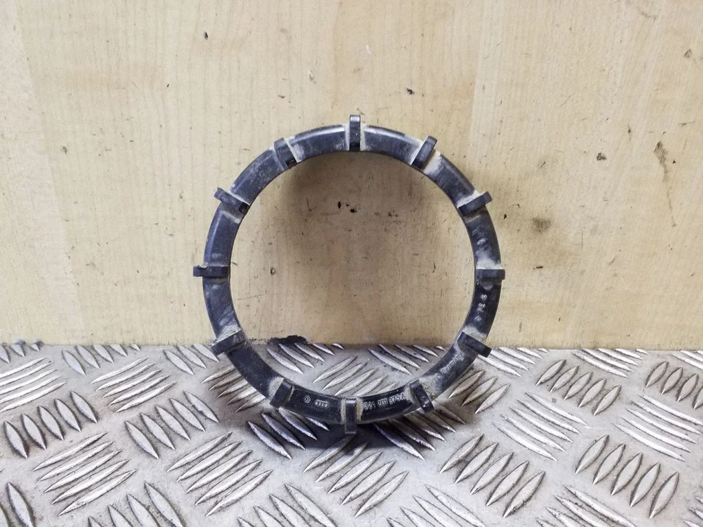 In tank fuel pump screw locking ring/nut 321201375A